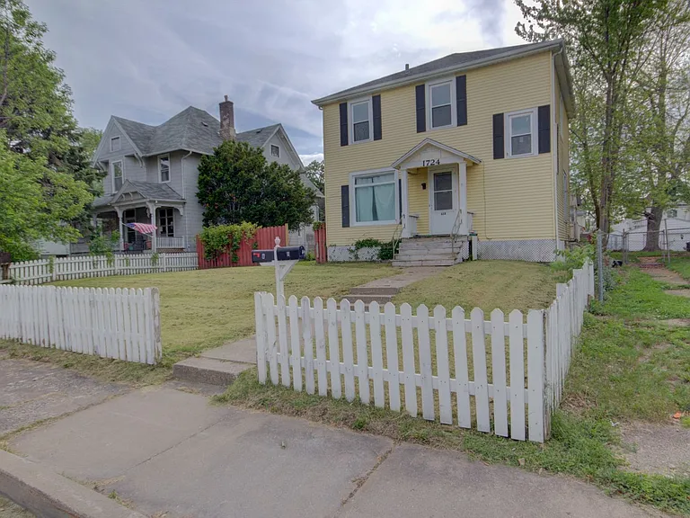 1724 Farnam St — Photo 1