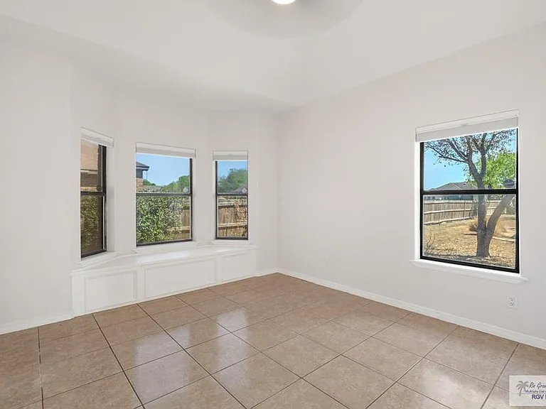 5684 Heron Cove Ln — Photo 11