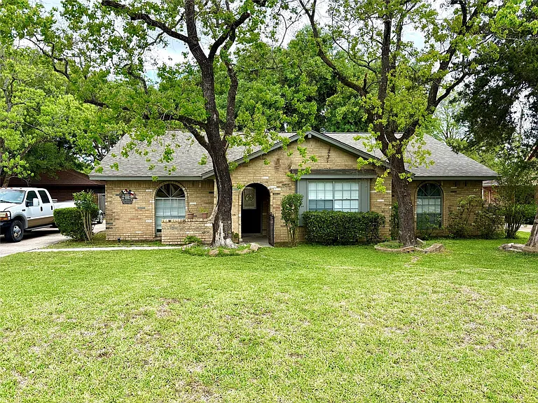 21802 Rotherham Dr — Photo 1