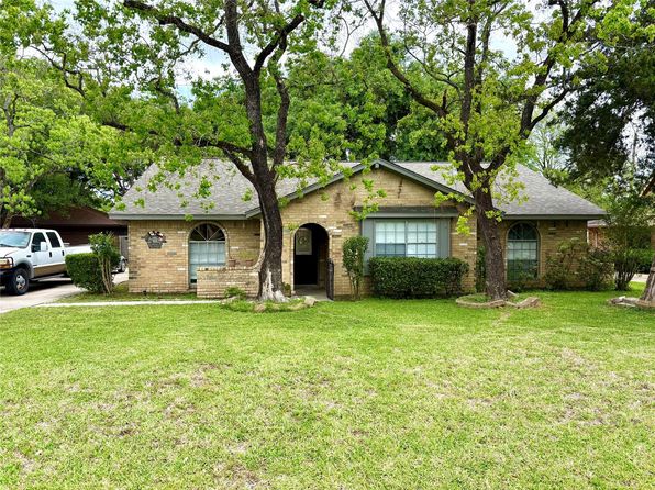 21802 Rotherham Dr