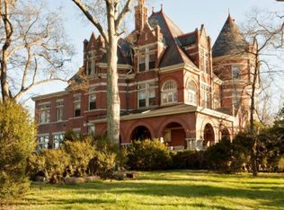 360 S Crest Rd, Chattanooga, TN 37404