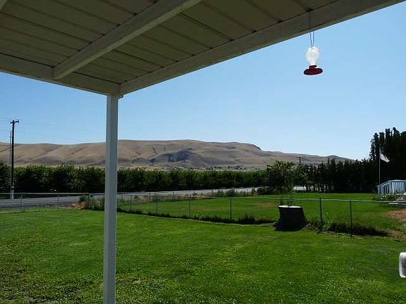 Large covered patio with nice views and sunsets