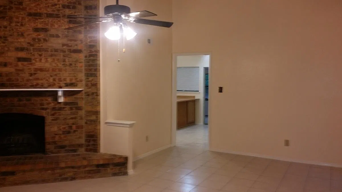 3 bed, 1850 sqft, $2,195 — Photo 2