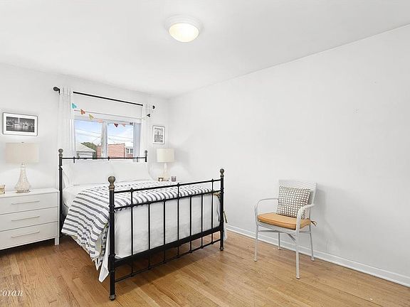 5th image of 3991 E Tremont Ave