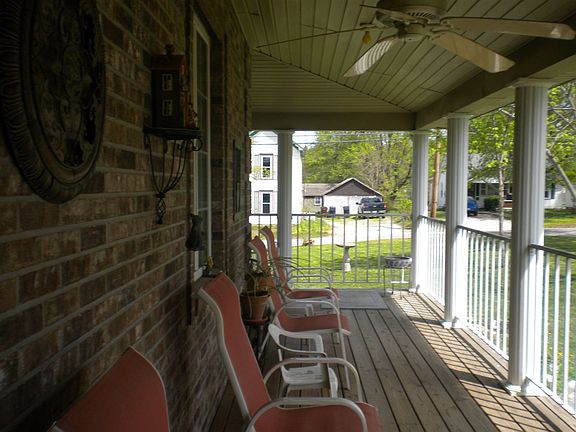 3rd image of 318 College St