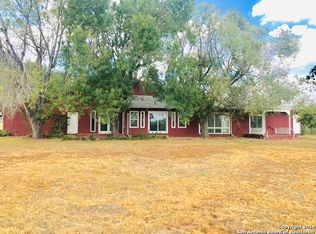 1121 W Highway 97, Jourdanton, TX 78026