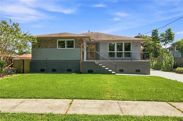 1718 Burbank Dr