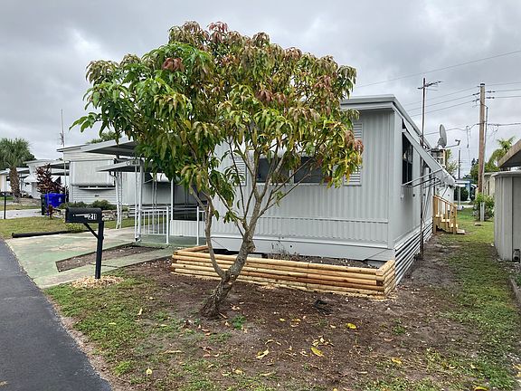 2nd image of 211 Esther St #211