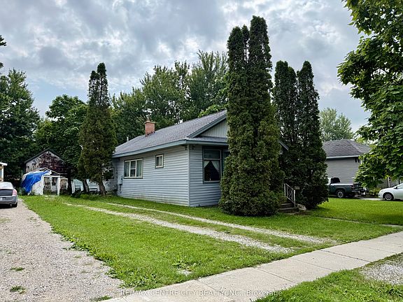 3rd image of 240 King St