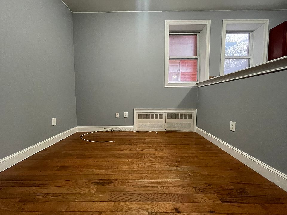 2nd image of 806 22nd St #31E