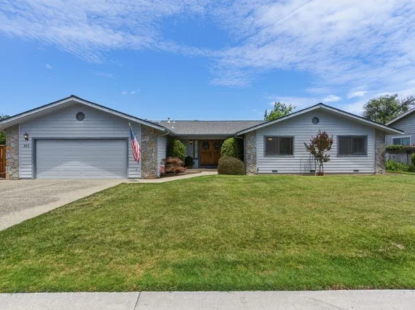 805 S Ridgemark Dr, Hollister, CA 95023