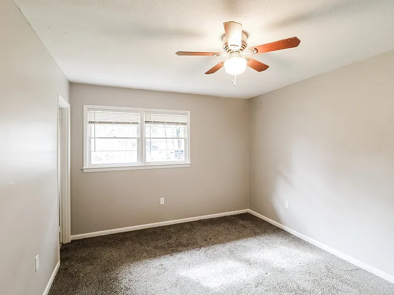 1678182_025_main_bedroom_13484832.jpg