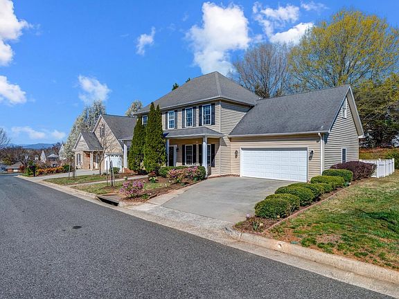 2nd image of 213 Duncraig Dr