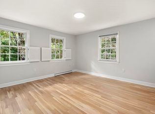 302 Grove St #3, Wellesley, MA 02482