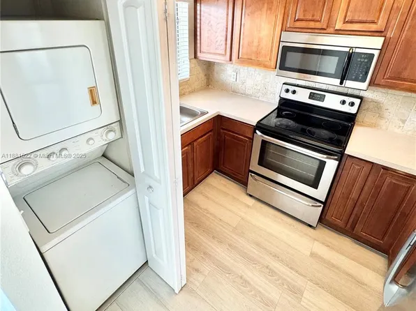 6121 W 24th Ave APT 204, Hialeah, FL 33016