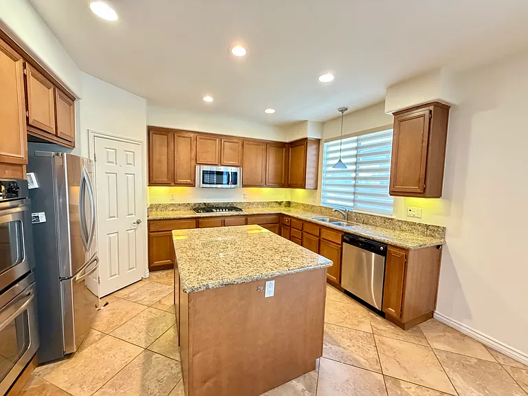 12488 Celebration Dr — Photo 10