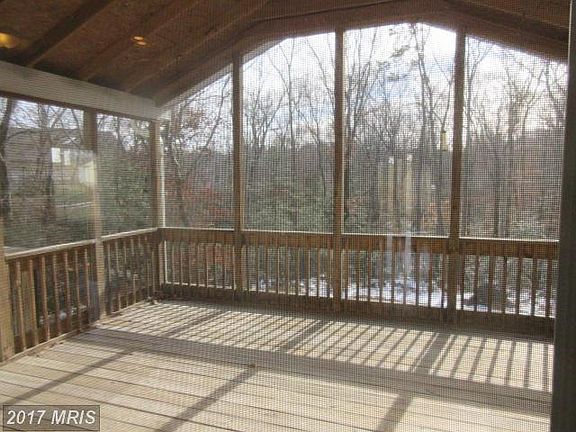 5th image of 324 Bannister Ct