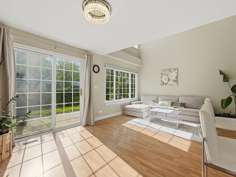 935 Concord Ct #935 — Photo 6