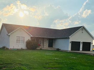 13459 Saint Peters St, Carlyle, IL 62231