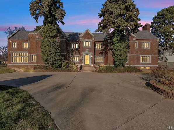 16761 E Jefferson Ave, Grosse Pointe Park, MI 48230