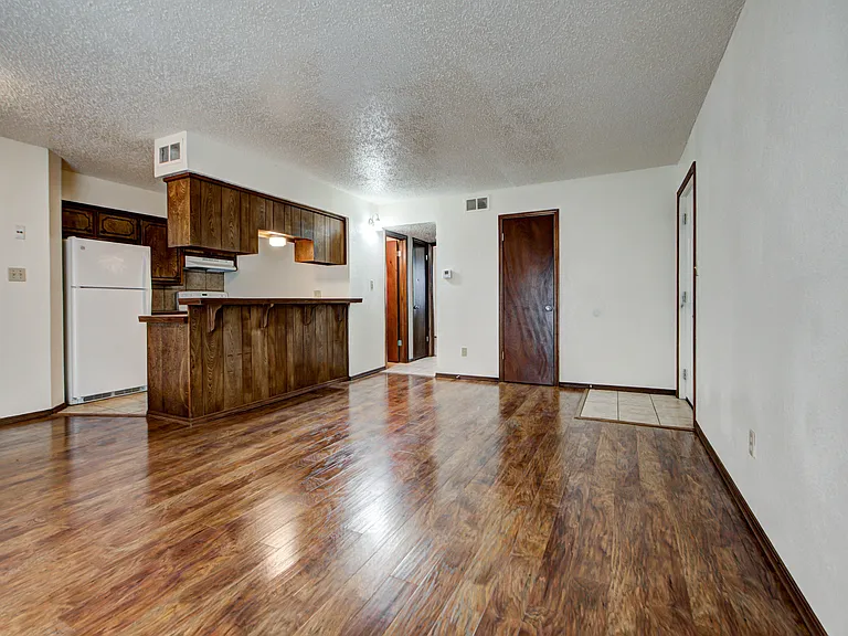 1315 Glen Oaks Ct #4 — Photo 8