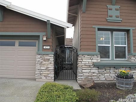 2nd image of 423 Daylily Ln