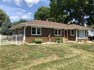 834 E Locust St, Ladd, IL 61329