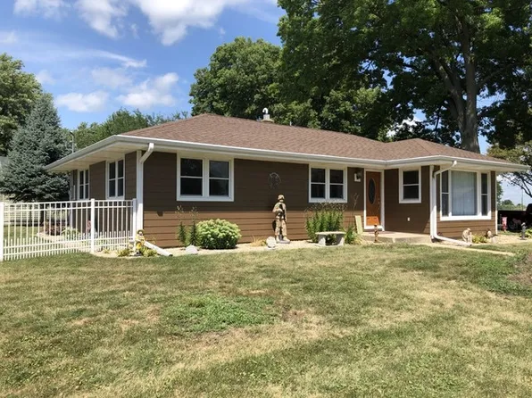 834 E Locust St, Ladd, IL 61329