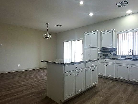 5th image of 3123 Dafne Ave