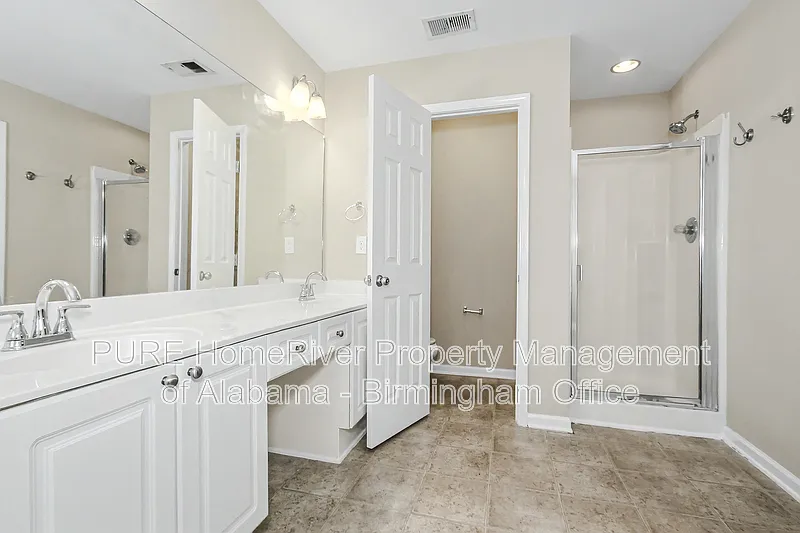 3 bed, 3.0 bath, 2082 sqft, $2,095 — Photo 3