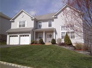 330 Pinnacle Dr, Lake Hopatcong, NJ 07849