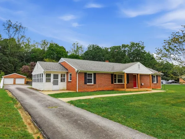 161 Daniels Dr, Madison Heights, VA 24572
