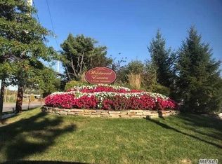 135 Wildwood Cir, Holtsville, NY 11742