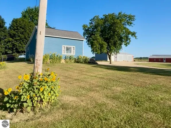 4275 N Vandecar Rd, Weidman, MI 48893