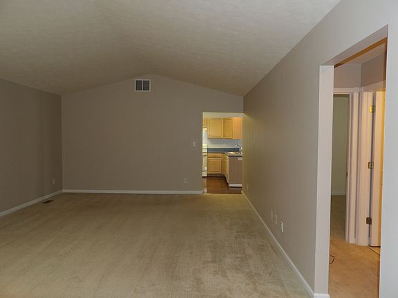 5th image of 302 Eastfield Dr