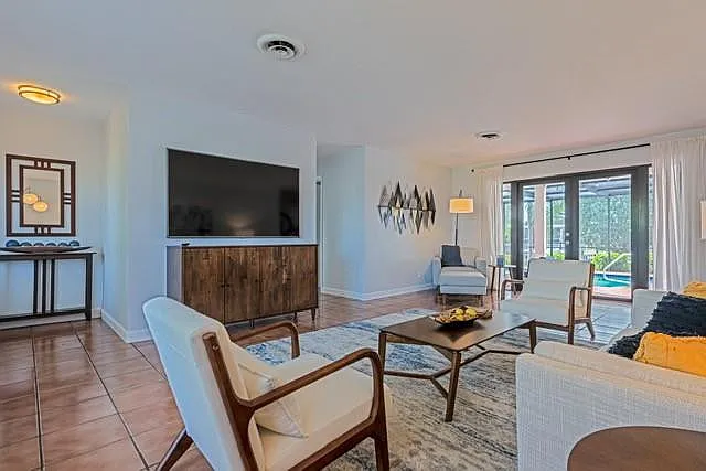 1311 SW 56th Ave — Photo 16