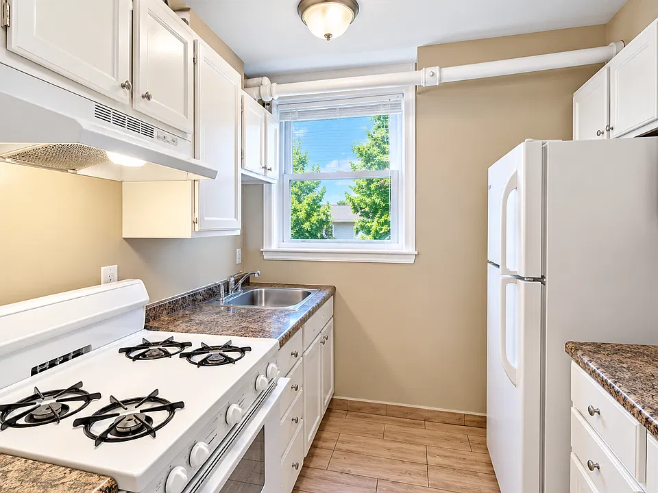 Affordable 2 Bedrooms with Garages Available for Rent- Pet Friendly