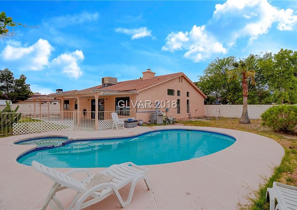 1st image of 3030 N Torrey Pines Dr