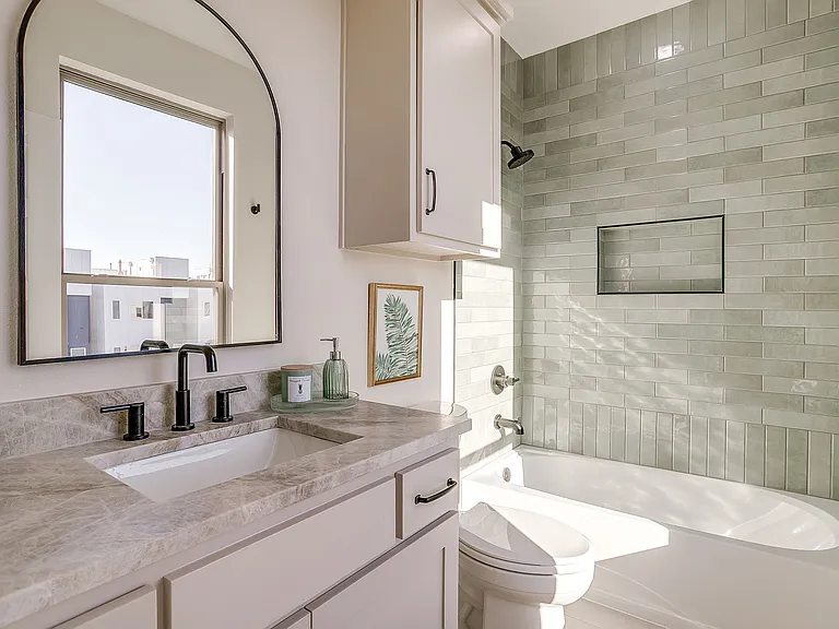 2824 Weisenberger St #102 — Photo 26