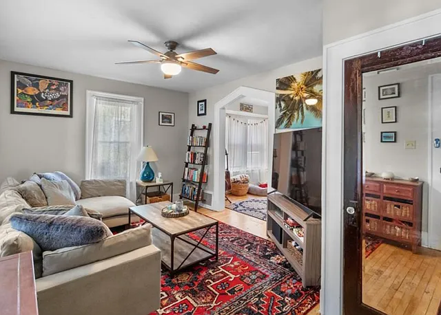 2 bed, 1000 sqft, $1,500 — Photo 2