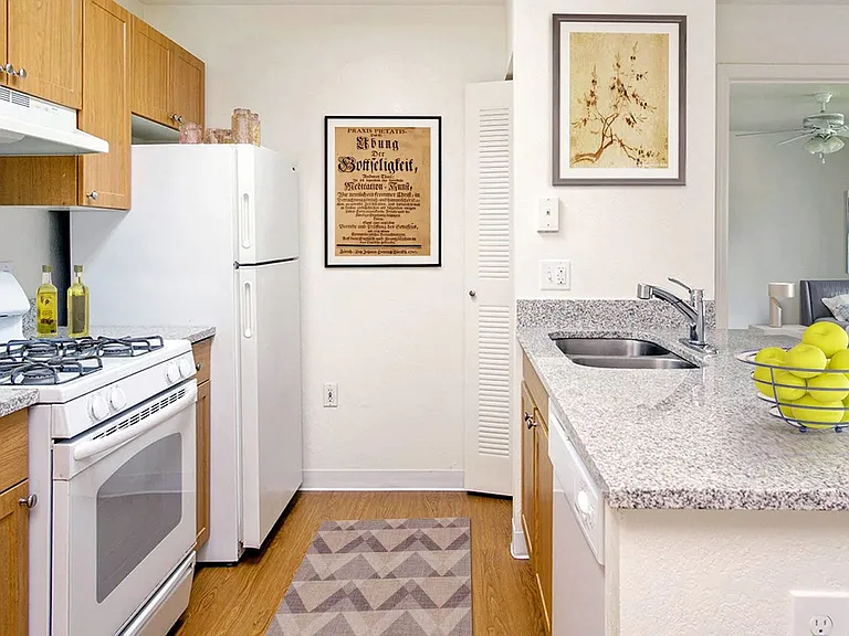 Seven Palms Apartments — Photo 22