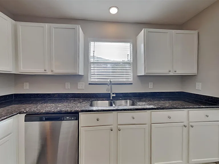19530 Rocky Bank Dr — Photo 5