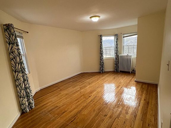 4th image of 489 Warburton Ave #1