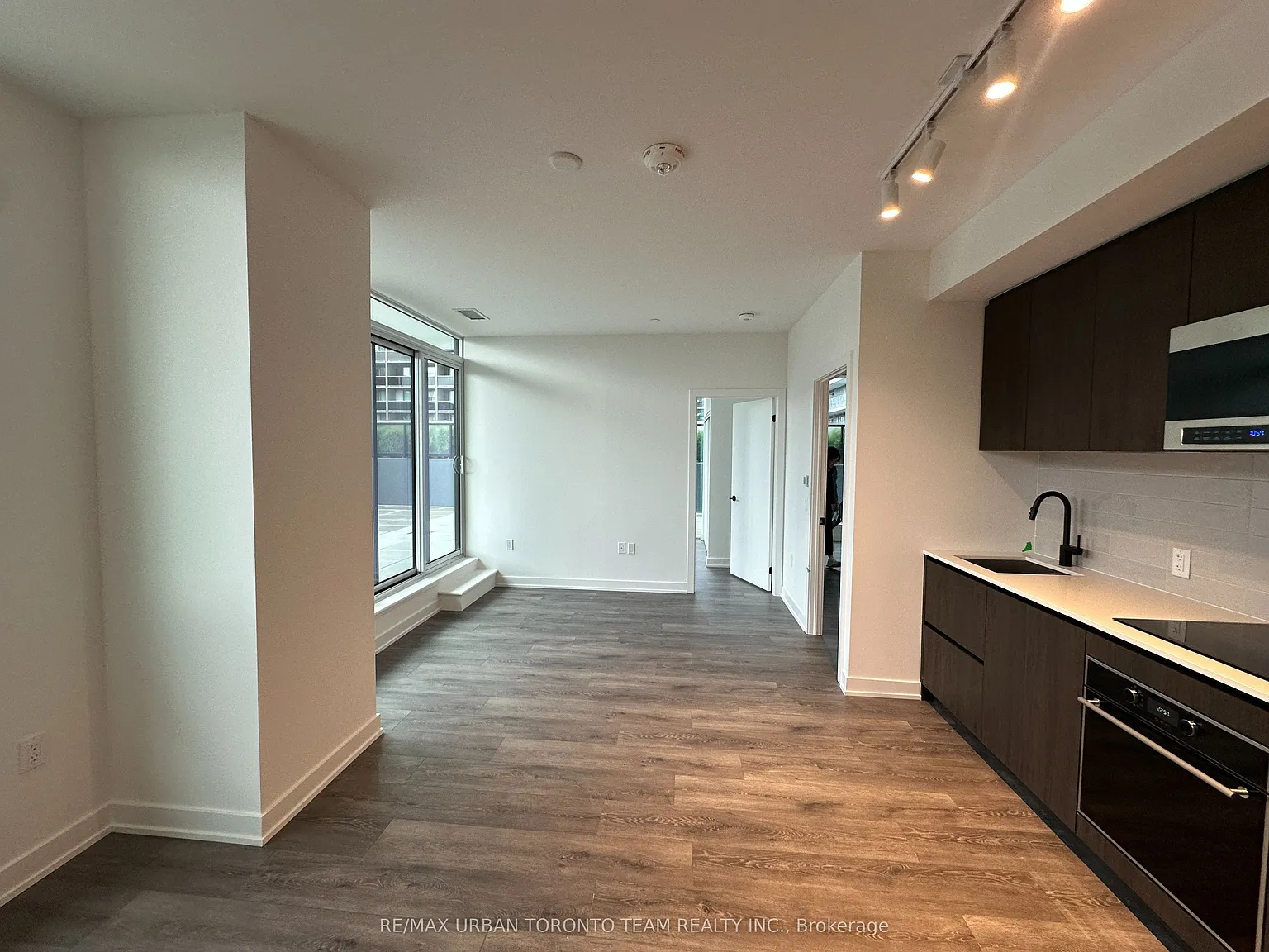 Line 5 — Photo 2
