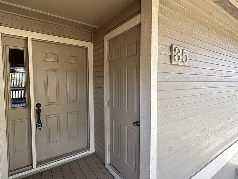 35 Magnolia Dr S — Photo 2