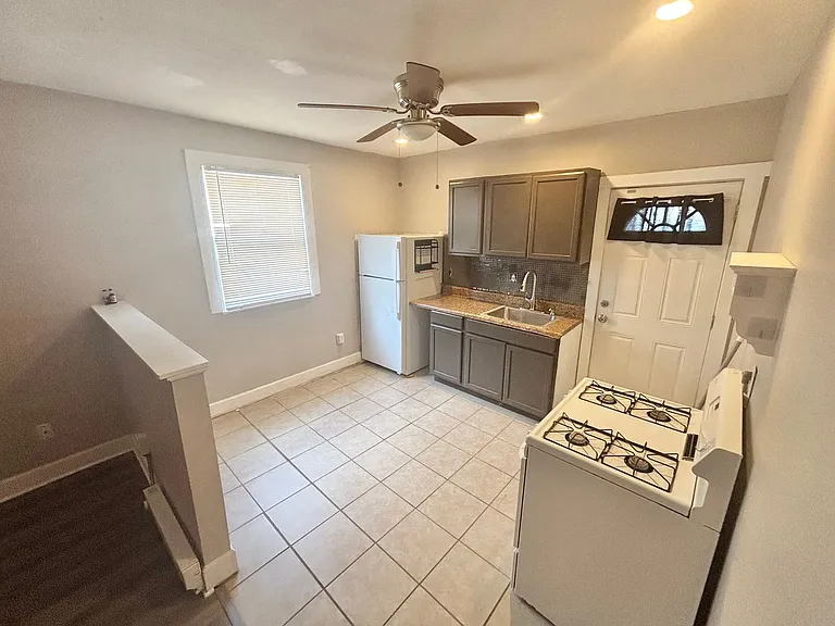 Desirable Euclid Neighborhood Apartment Building (Studio Apartments) & 2 Bedroom Single House - S... — Photo 11