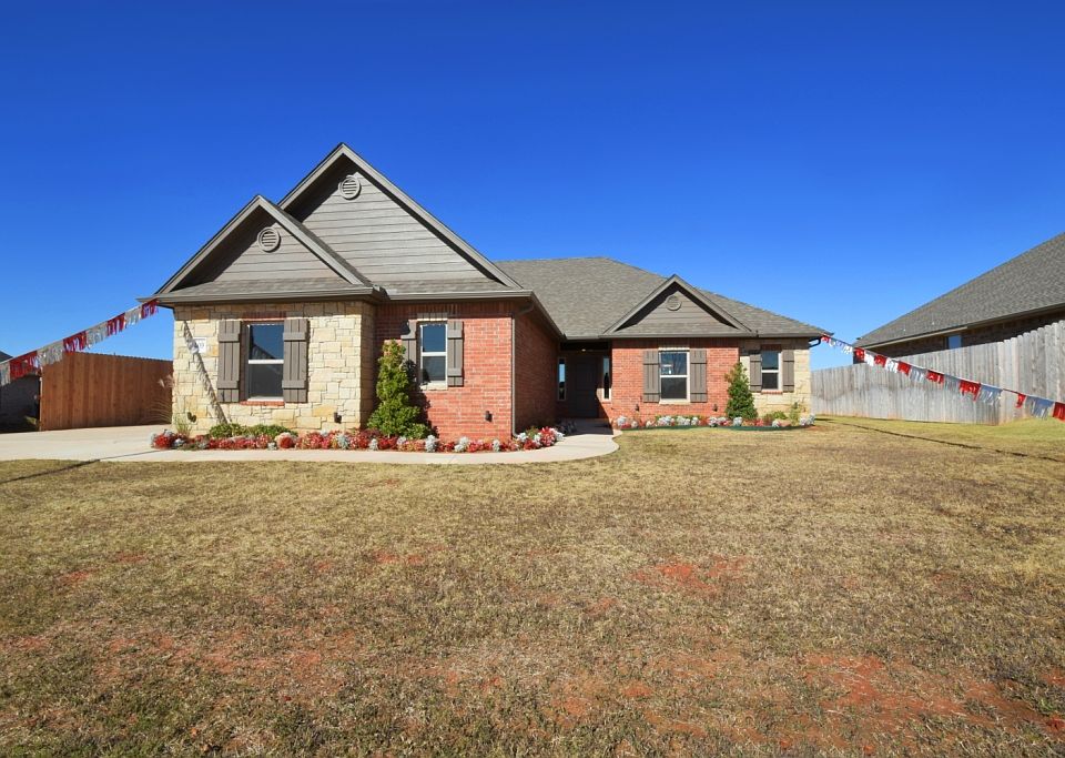 1st image of 409 Turnberry Dr