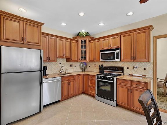 5th image of 449 W Mombasha Road