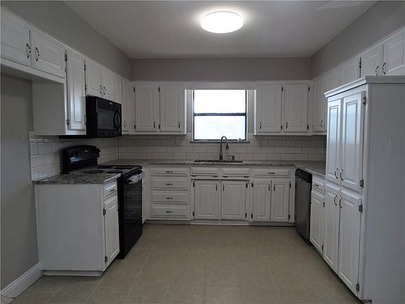2nd image of 406 E Pecan St