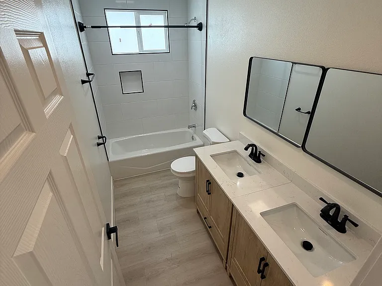 8210 Bell Ave — Photo 2